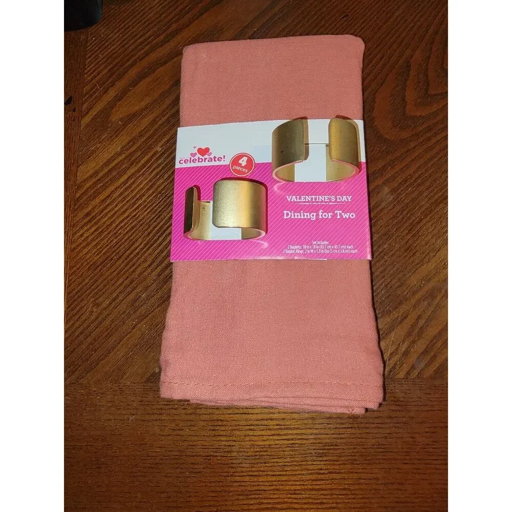 Way to Celebrate Valentine's Day Dining for Two 4 pc Napkin & Ring Set